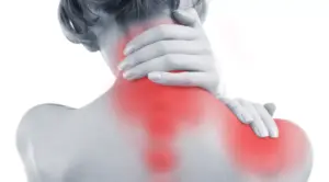 آرتروز گردن در سالمندان چگونه درمان میشود؟ 2 علائم ارتروز گردن